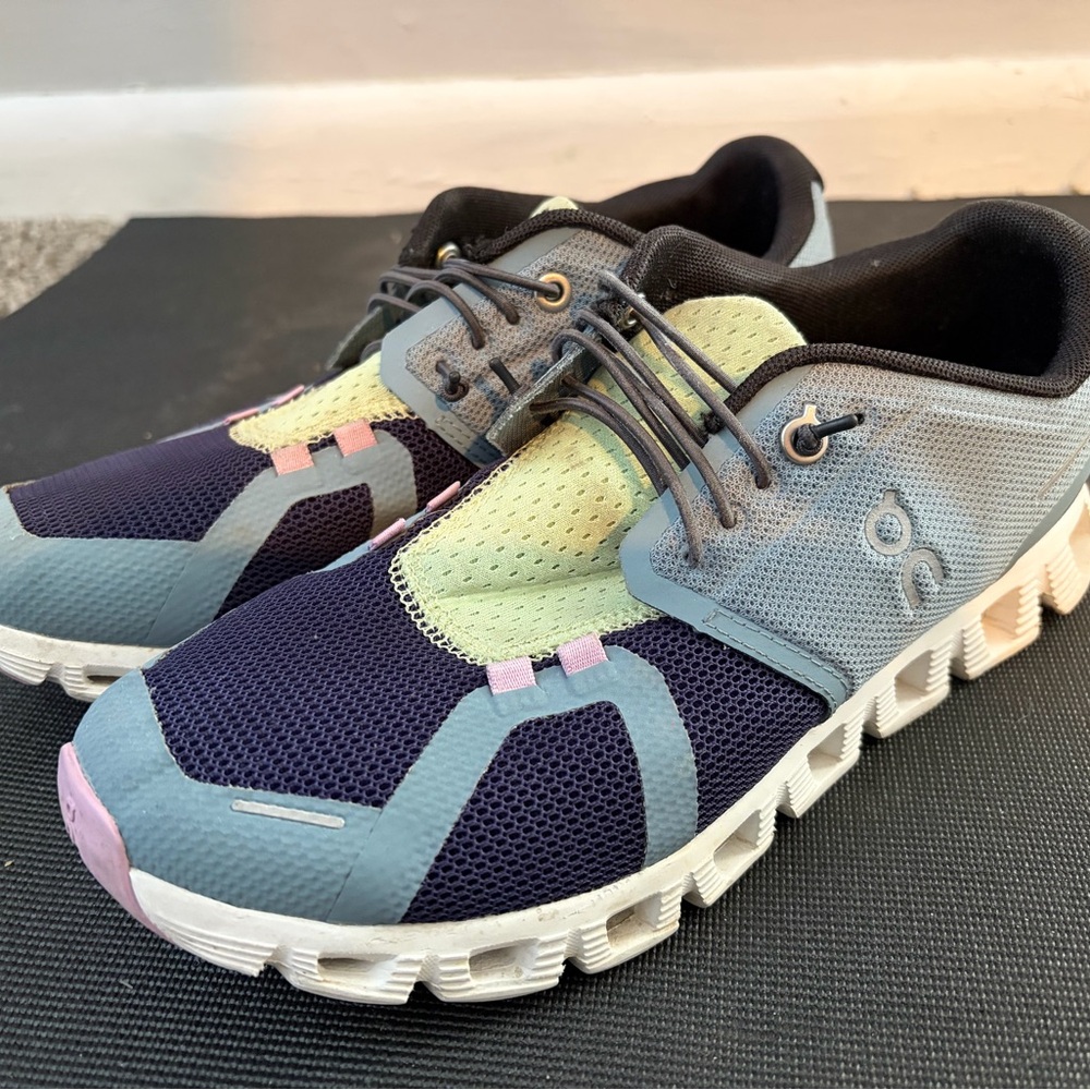 On Running Cloud 5 Push Shoes Women’s Size 7.5